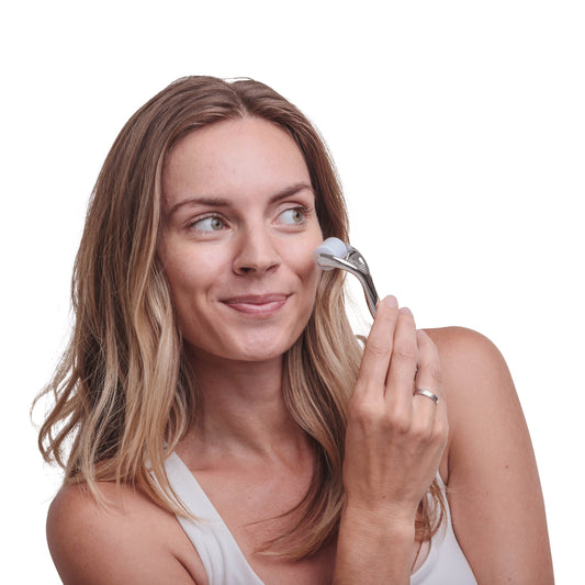 women holding PURE SOL. Beauty Let it Roll! Microneedling Derma Roller