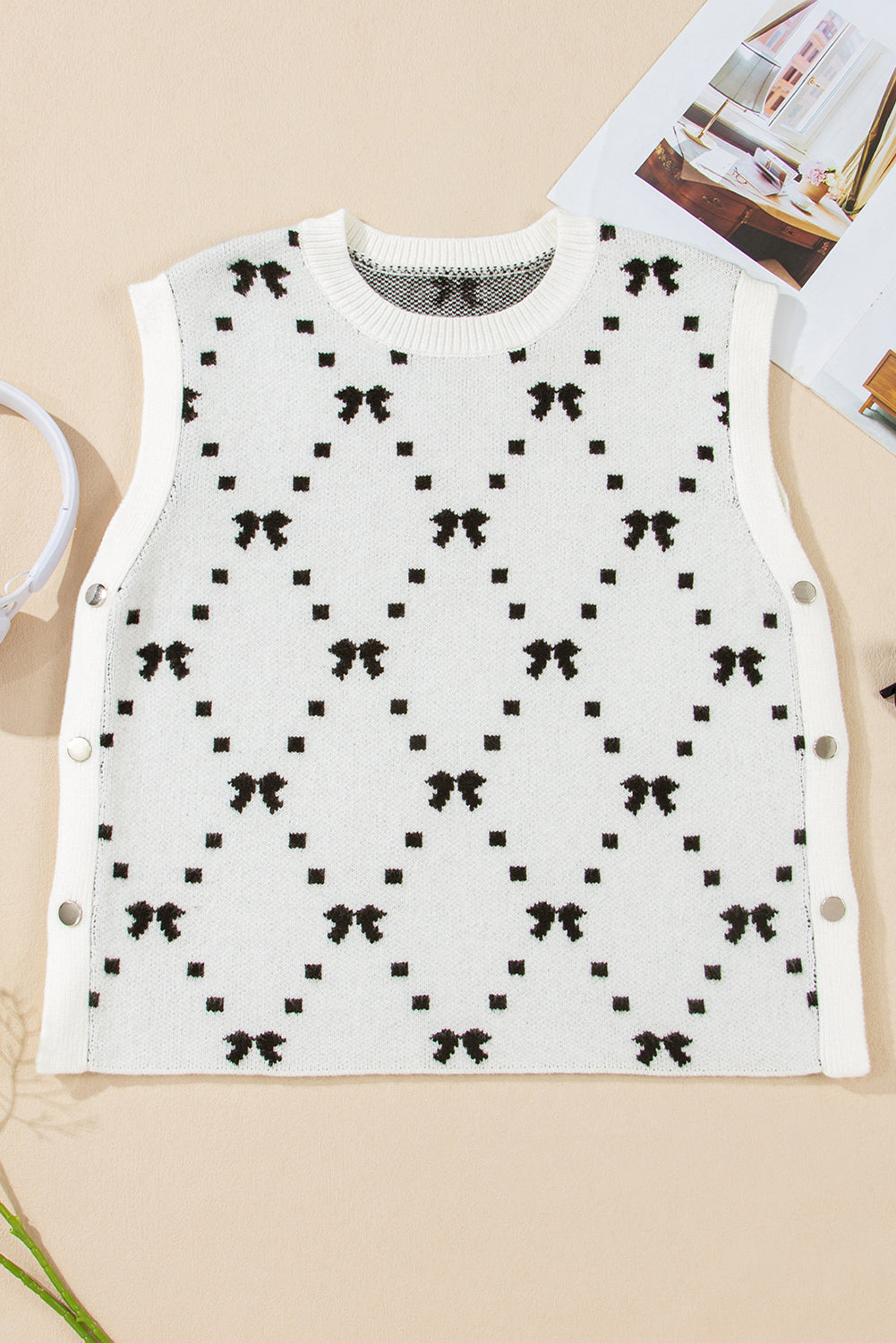 White Bow Pattern Buttoned Side Cropped Top Sweater Vest