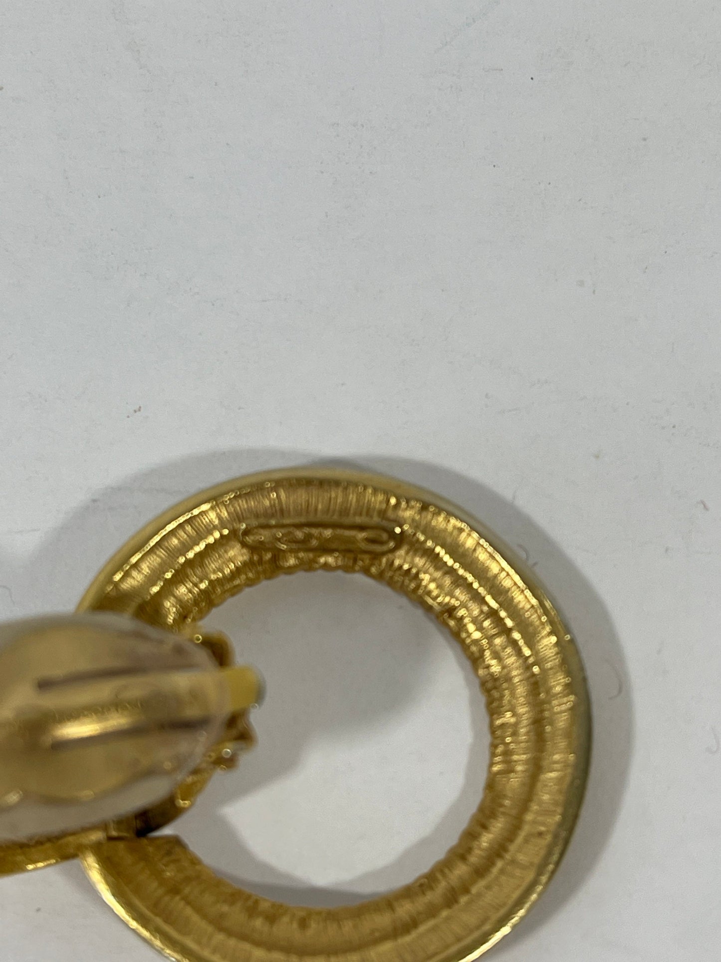 Vtg Oscar De la Renta Gold Tone Etched Door Knocker Clip On Earrings